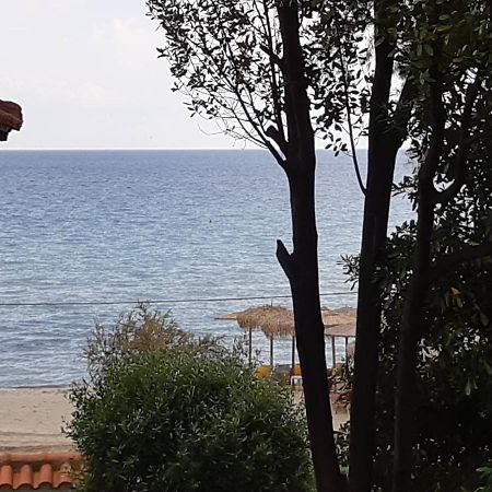 Sofia'S Pearl Beachfront Maisonette Nea Kallikrateia ภายนอก รูปภาพ